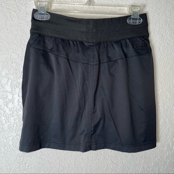 The North Face women’s Aphrodite Skort, various sizes, asphalt grey - Picture 2 of 9
